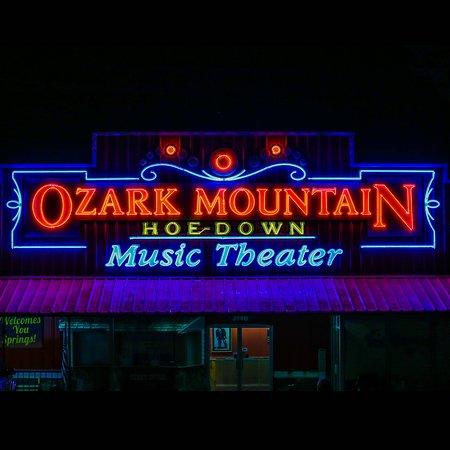 Ozark Mountain Hoe-Down Music Theater